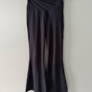 HALARA M tall Crossover Back Pocket flare leggings